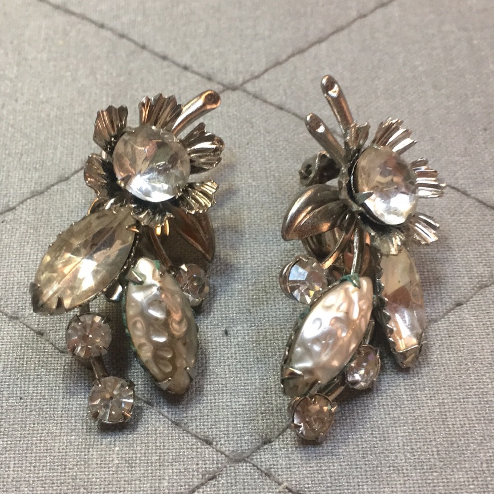 Gorgeous Clip-on Vintage Earrings